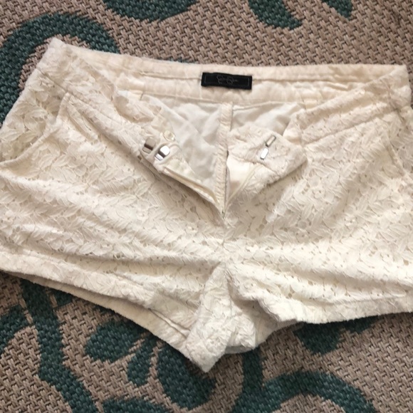 Jessica Simpson white lace shorts - Picture 5 of 12